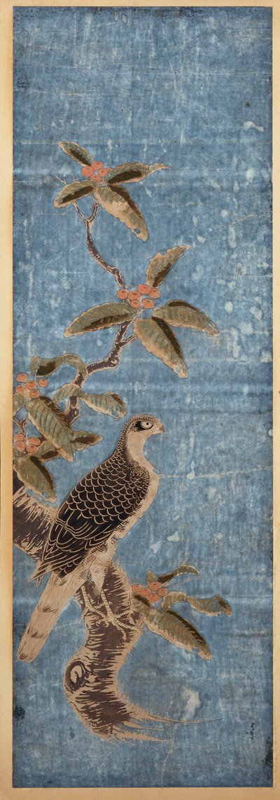 Um ishizuri-e representando um falcão empoleirado em um galho nanten, contra um fundo azul de Unbekannt