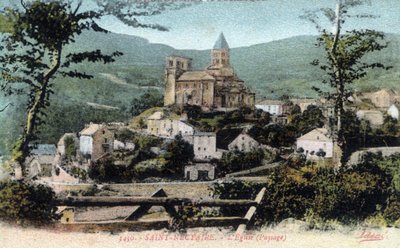 Auvergne, Puy-de-Dome (63), Saint Nectaire (Saint-Nectaire): vista da aldeia e da igreja, finais do século XIX - Cartão postal de William M. Timlin