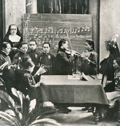 Prática da Carol em uma missão francesa na China, início do século XX (foto a p/b) de Unbekannt