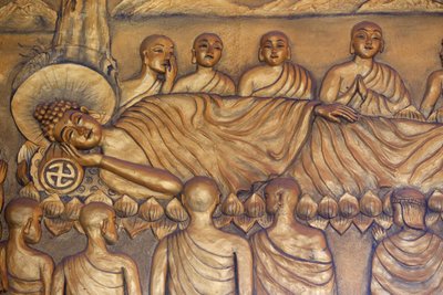 Chua Thiep Long pagode budista. Buda Reclinado. Após 45 anos de ensino do Darma, o Buda passou para o Parinirvana. Estátua. Thay Ninh. Vietnã de Unbekannt