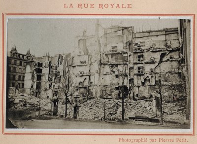 Commune de Paris (1871): vista das ruínas da Rue Royale em Paris, em maio de 1871. Fotografia de Pierre Pepetit. Impressão em papelão, Dim. 9x5,4 cm de Unbekannt