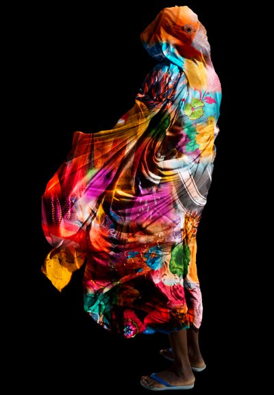 Imagem composta; para representar a roupa retirada para que estas mulheres pudessem ser violadas, Darfur conflict a new look at genocide, parte de uma série, Sudão, África (foto) de Unbekannter Künstler