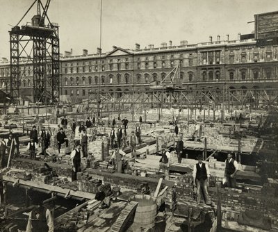 Construção dos Escritórios do Novo Governo, Great George Street, Westminster, Londres, 24 de Setembro de 1902, Reino Unido (foto a p/b) de Unbekannter Künstler