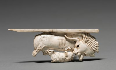 Placa decorativa: vaca amamentando seu bezerro, 900-800 aC de Unbekannt
