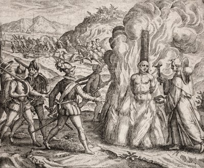 Descrição dos crimes infligidos aos índios pelos colonos espanhóis - Conquistadores queimando na fogueira um índio que se recusou a converter-se à fé católica. Religiosos da Ordem Franciscana (gravura) "Narratio regionum indicarum per Hispano de Unbekannt