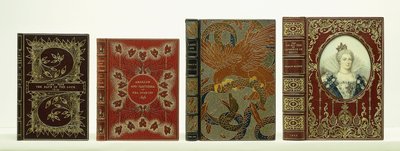 Capa de quatro livros com encadernação de Riviere & Sons, incluindo "The Life and Times of Catherine de" Medici ", de Unbekannt