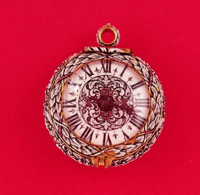 Relógio de bolso francês com caixa dourada esmaltada em relevo com flores brancas e folhagem com marcas pretas, de Goullons, c.1650 (ver também 66858) de Unbekannt