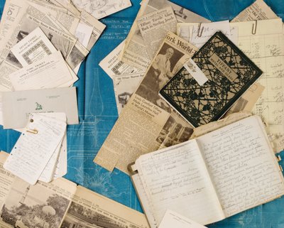 Grupo de materiais de arquivo, incluindo correspondência, recortes de jornais, plantas, patentes, materiais para palestras e modelos de fornalhas; de Unbekannt