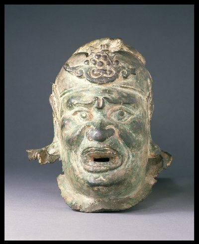 Chefe de uma figura guardiã, desde a entrada de um túmulo ou templo, possivelmente uma 