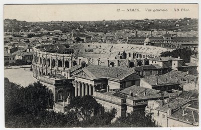 Languedoc Roussillon, Gard (30), Nimes: vista geral da cidade com os arenos e a Maison Carree - Cartão postal do final do século XIX ao XX de William M. Timlin
