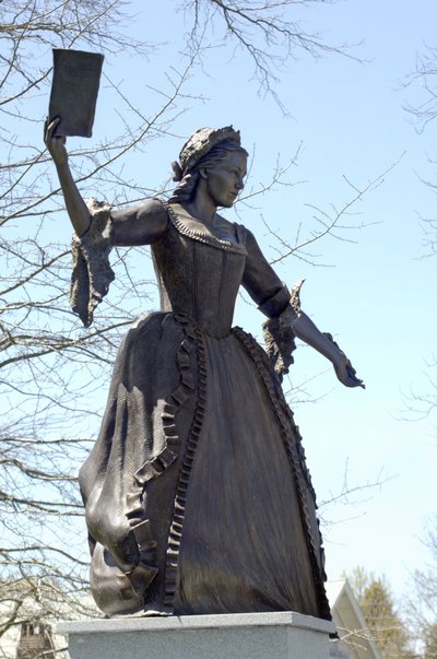 Literatura: Estátua de Mercy Otis Warren (1728-1814), escritora americana em Barnstable, Massachusetts de Unbekannter Künstler