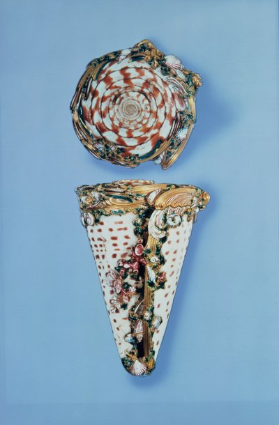 Caixas de rapé de ouro Luís XV em forma de conchas por B.Sagaret, Paris (1715-74) de Unbekannt