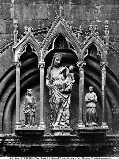 A Madonna com a Criança e dois Santos. Pintura de Frei Guglielmo Agnelli localizada no pequeno templo acima do Portal Principal, Igreja de São Michele em Borgo, Pisa. de Unbekannt