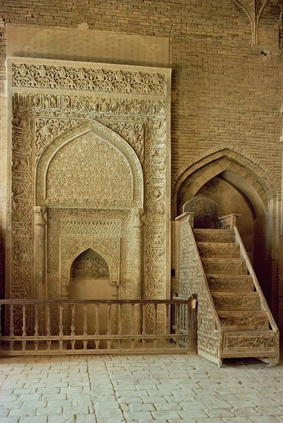 Mihrab (nicho de oração) e minbar (púlpito) na sala do Sultão Uljaitu, provavelmente do século 13/14 (foto) de Unbekannt