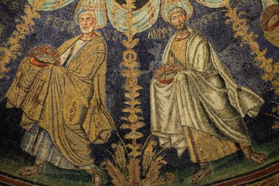 Mosaico do tecto do Baptistério de Néon. Pormenor da procissão dos doze apóstolos que se deslocam em torno do mosaico central em duas direcções, terminando com o encontro de São Pedro com São Paulo. Século V, Ravena, Itália. Registrado como Heri Mundial da de Unbekannt