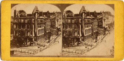 Município de Paris (1871): vista de Paris em ruínas. Fotografia anónima. Impressão em papelão. Dim. 17,5x6,9 cm de Unbekannt