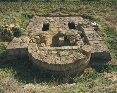 Velhas ruínas de uma basílica, Vale dos Templos, Agrigento, Sicília, Itália de Benjamin Baud