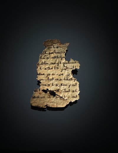 Página de um palimpsesto do Alcorão não registrado copiado em uma Bíblia copta anterior, provavelmente Egito, século c.8 (tinta em pergaminho) de Unbekannt