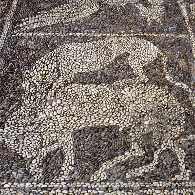 Pantera a atacar um touro (mosaico de pedra) de Unbekannt