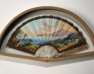 Modelo de fã de papel com uma pintura guache representando os destinos do Grand Tour, geralmente uma viagem prática de artistas e intelectuais dos séculos XVIII e XIX nos países do Mediterrâneo durante a sua juventude para a sua educação e enriquecimento de Unbekannt