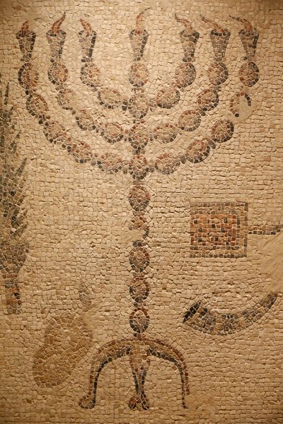 Porção de um Mosaico Synagogue (Réplica) - original : Beth Alpha Synagogue, Israel - século VI d.C. - Menorah - The jewish Museum New York, New York, Estados Unidos de Unbekannt