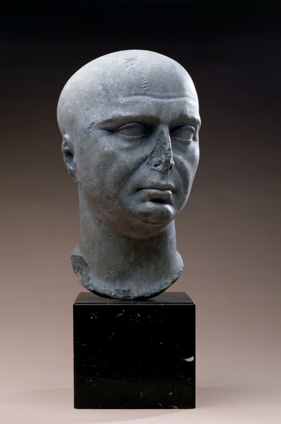 Retrato de um padre de Ísis com cabeça raspada, romano, século II d.C. (mármore cinzento escuro) de Unbekannt