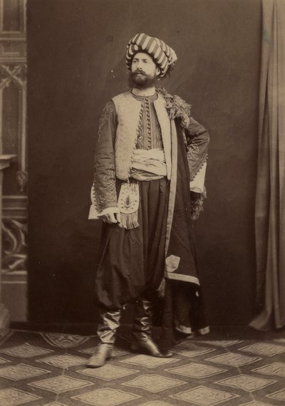 Retrato de um homem em traje tradicional tunisino tirado durante a expedição na Tunísia de Unbekannter Künstler