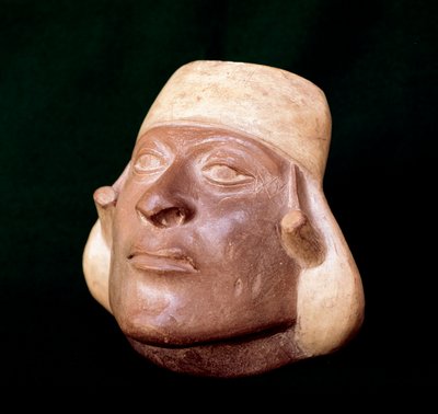 Arte pré-colombiana, civilização mochique: vaso de terracota representando a cabeça de um homem - 200 AC-700 DC - Lima, Museu Nacional de Antropologia e Arqueologia, Peru - Arte pré-colombiana, civilização Moche de Unbekannt