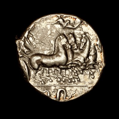 Moeda grega antiga rara, Siracusa, tetradracma de prata, Nike coroando o cocheiro vitorioso com coroa de louros c 450 a.C. (foto) de Unbekannter Künstler