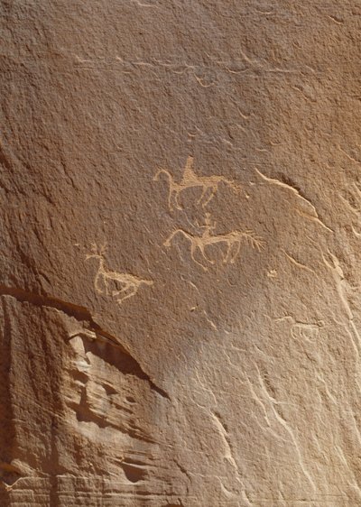 Gravuras rupestres, Ruína de Ledge, Monumento Nacional Canyon de Chelly, Arizona, EUA de William M. Timlin
