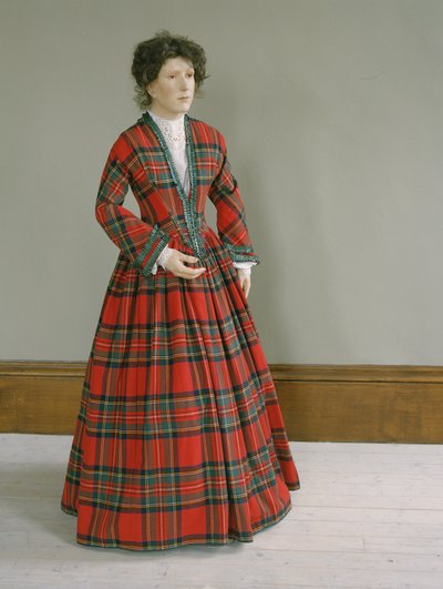 Vestido de lã de tartan Royal Stewart com corte de seda, c.1845-50 de Unbekannt