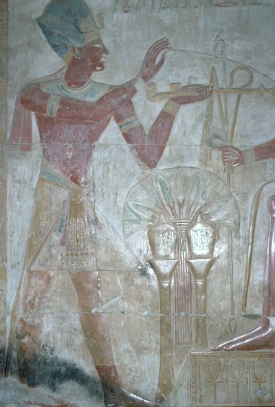 Seti I oferecendo incenso a Horus, Templo de Seti I, Reino Novo Egípcio, XIX dinastia, c.1318 a.C. (relevo policromado) de Unbekannt