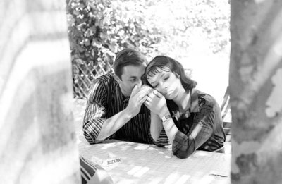 A ATRIZ MARIE LAFORET COM SEU NAMORADO O DIRETOR JEAN GABRIEL ALBICOCCO EM VENEZA LIDO - 1961 de Unbekannt
