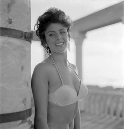A ATRIZ, ESTRELA CELINA CELY NA PRAIA DE VENEZA LIDO - 1957 de Unbekannt