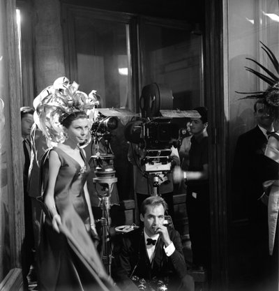 A SORAYA ESFANDIARI (esfandiária) BAKHTIARI SOBRE O CONJUNTO DO MÓVEL "I TRE VOLTI"(As Três Faces) DIRIGIDO POR Mauro BOLOGNINI EM VENICE - 1964 de Unbekannt