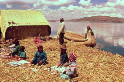 As Ilhas Flutuantes do Povo Uros (foto) de Unbekannt