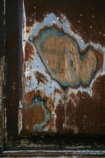 Marcas de tempo. Arte abstrata mostrando formas como testemunha da passagem do tempo. Vestígios na madeira. Fotografia de Michel Lunardelli. de Unbekannt