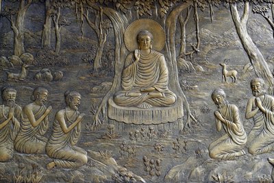 Tinh Xa Ngoc Chau templo budista, A Vida de Buda, Siddhartha Gautama, O Buda pregou Seu primeiro sermão aos cinco monges no Parque do Veado em Varanasi, Chau Doc, Vietnã, 2018 (foto) de Unbekannt