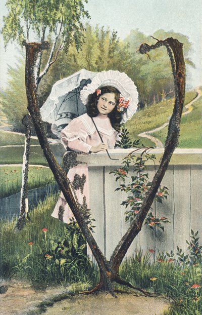V : Uma jovem de vestido cor-de-rosa, um chapéu na cabeça, um guarda-sol na mão em pé num ambiente rural - Alfabeto personagens Ref Th. E., L. Theochrom - Serie 994. Theodor Eisman, editor, Leipzig de Unbekannt