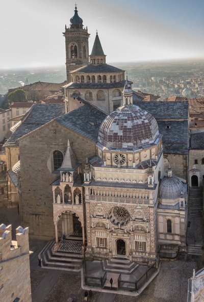 Vista da Piazza Duomo, Bergamo Alta, Itália (foto) de Unbekannter Künstler