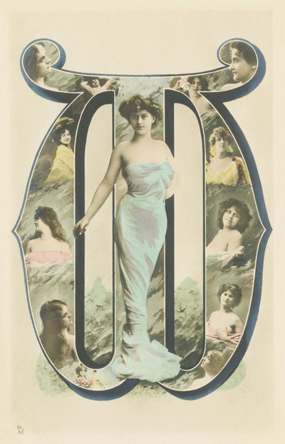 W: foto-retrato de mulher em uma cortina azul de Unbekannt