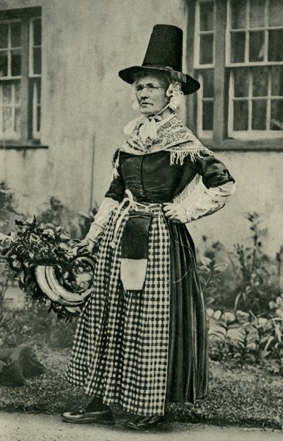 País de Gales. Uma velha galesa de idade, fiel ao traje nacional. 1920 de Unbekannt