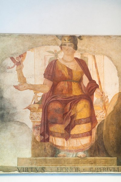 Afresco de parede representando uma Vénus sentada, integrada como Roma, a chamada Deusa Barberini, primeiro quarto do século IV d.C. de Roma, museu nacional de Roma (museo nazionale romano), Roma, Itália de Unbekannter Künstler