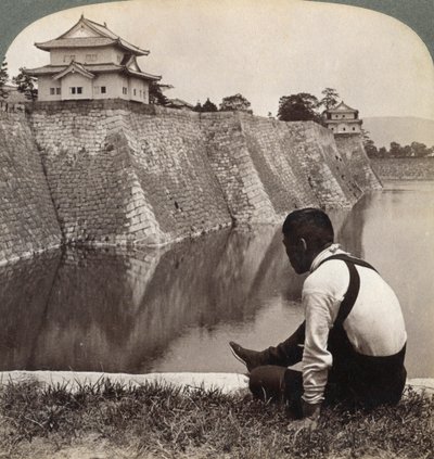 Castelo feudal dos orgulhosos Shoguns, Osaka, Japão, 1904 de Underwood and Underwood