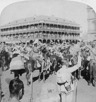 Marechal de campo Lord Roberts e equipe aplaudindo a rainha, Pretória, África do Sul, 5 de junho de 1900. de Underwood and Underwood