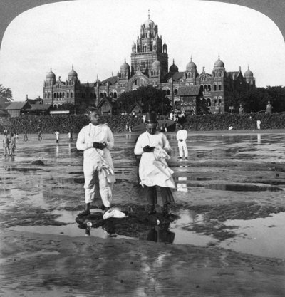 Parsis adorando a Lua Nova, Bombaim, Índia, 1903. de Underwood and Underwood