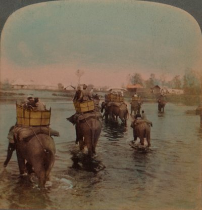 Retornando ao acampamento depois de um dia de filmagens, Selva de Bebar, Índia, 1909. Artistas: Elmer Underwood, Bert Elias Underwood. de Underwood and Underwood