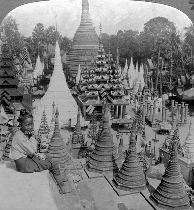 Pagode Shwedagon, Rangoon, Birmânia, c1900s. de Underwood and Underwood