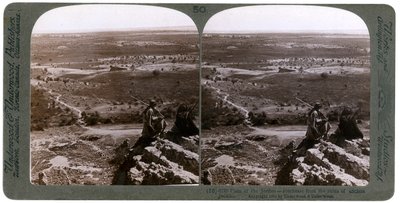 A planície do rio Jordão, vista das ruínas da antiga Jericó, Palestina, 1903. de Underwood and Underwood