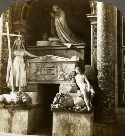 Túmulo do Papa Clemente XIII, St Peters Basilica, Roma, Itália. de Underwood and Underwood